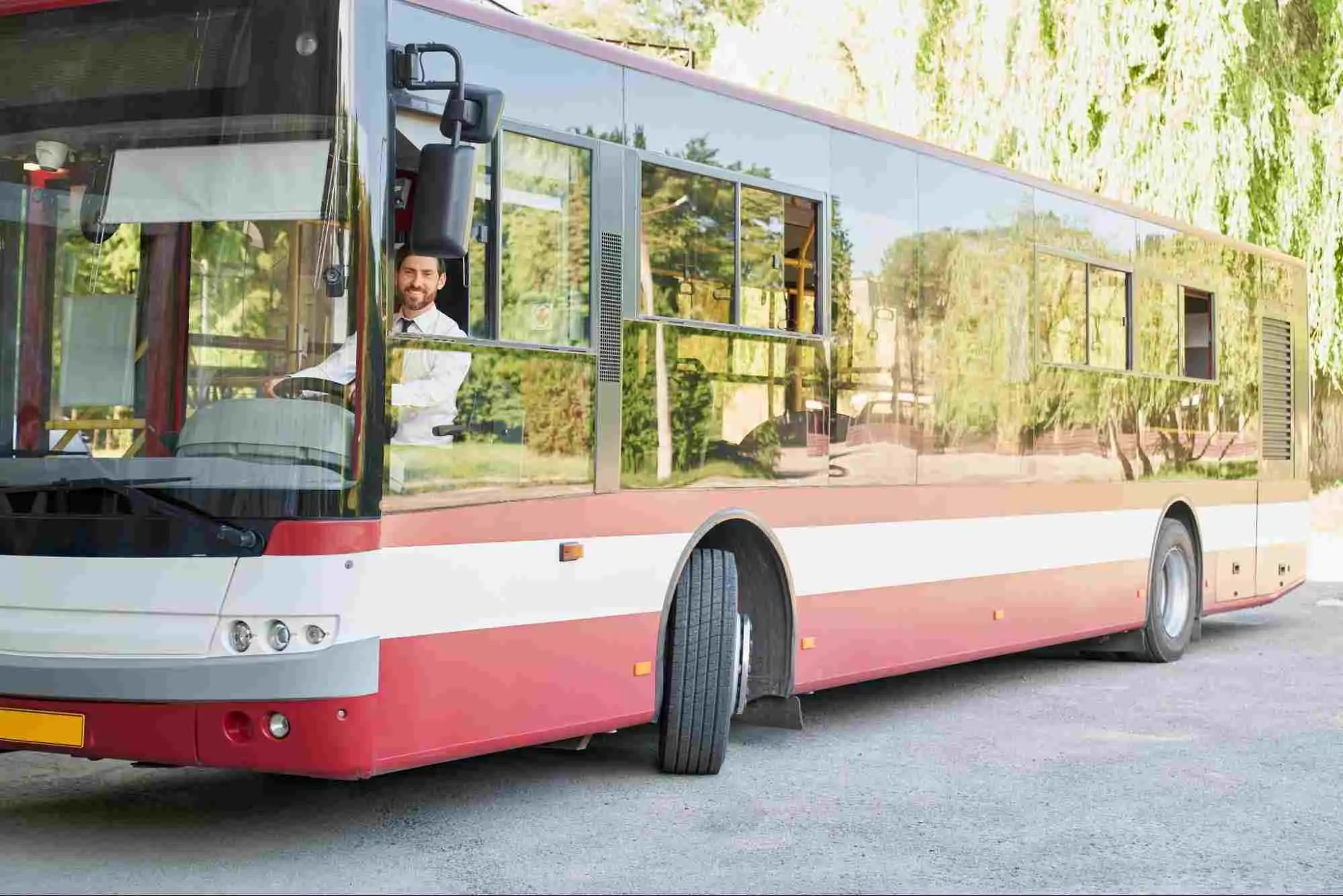 Jenis Bus di Indonesia: Berdasarkan Kapasitas, Fasilitas, Rute, dan Operator