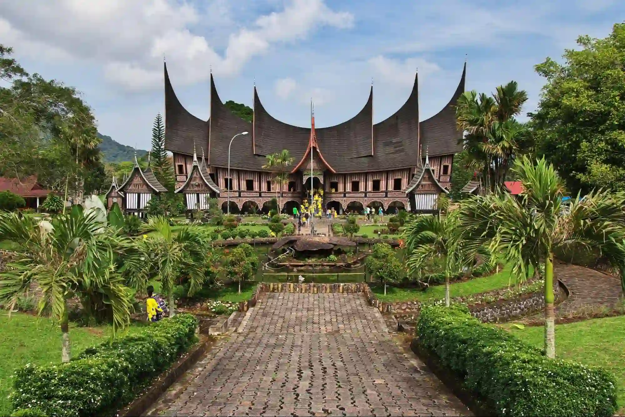 Mau Buka Bisnis Masakan Padang? Simak Keuntungan dan Kerugiannya Disini!