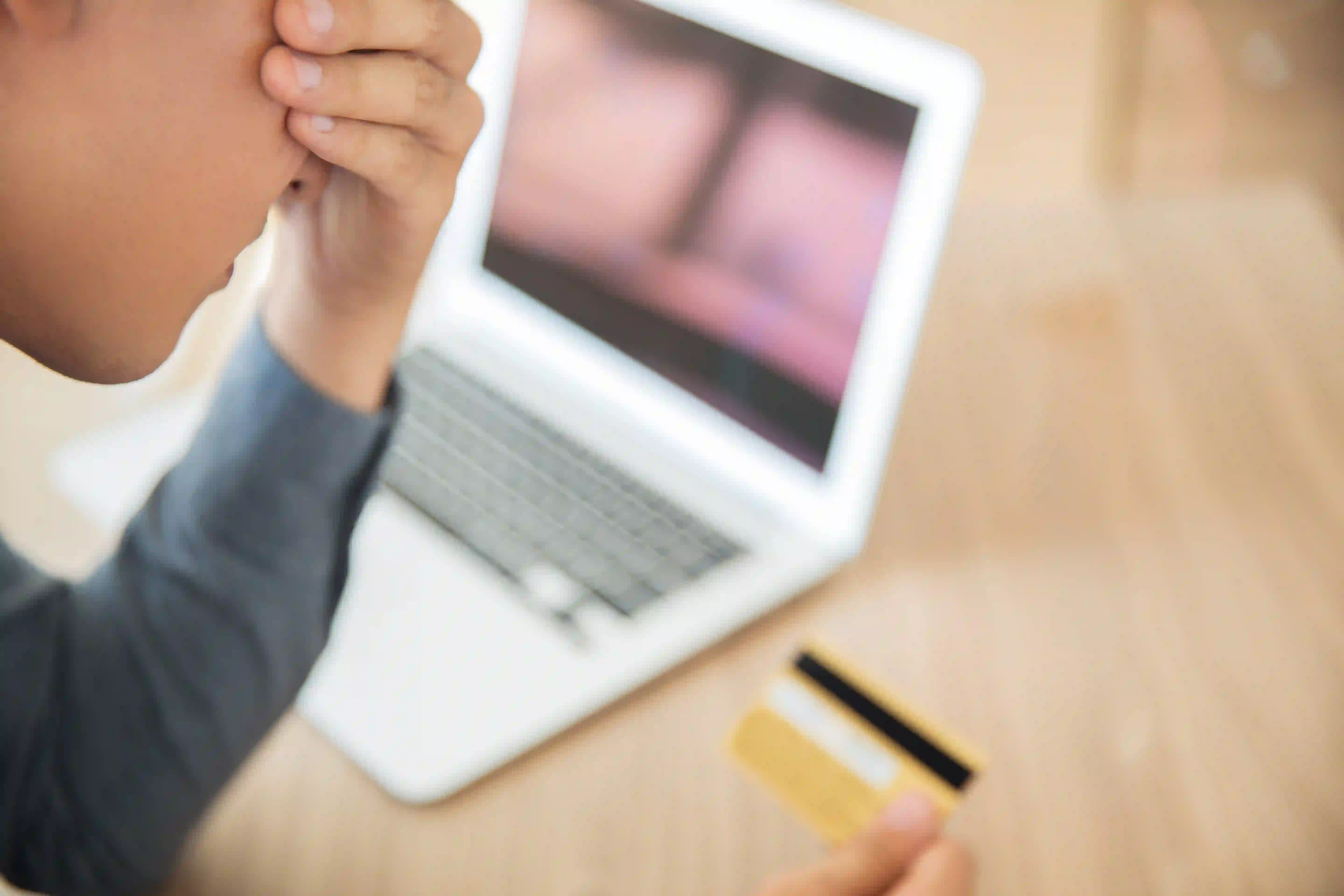 Selain Pinjam Online Ilegal, Waspada Hal Berikut!