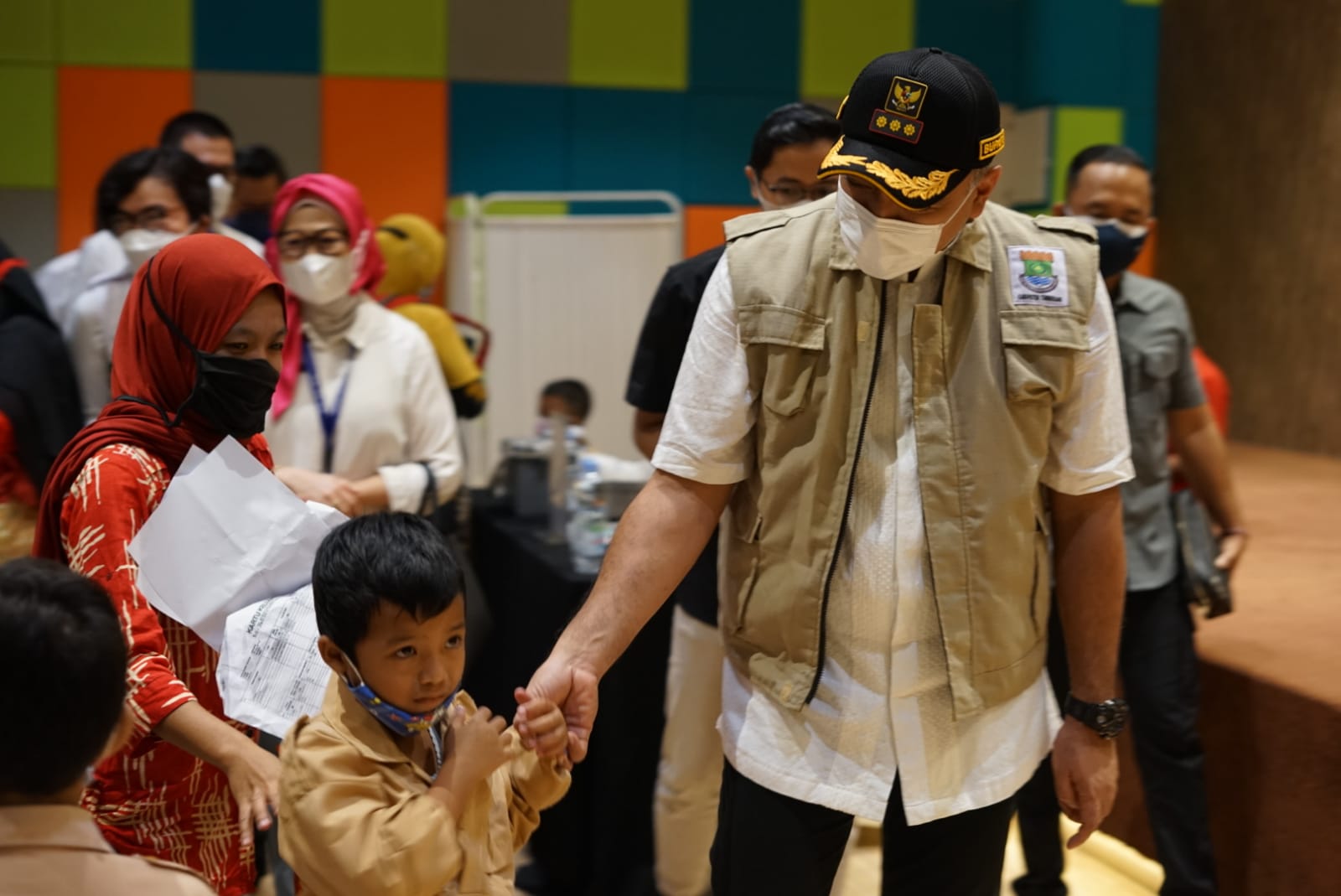 Ahmed Zaki Iskandar Zulkarnain (Bupati Tangerang) turut memonitor pelaksanaan vaksinasi