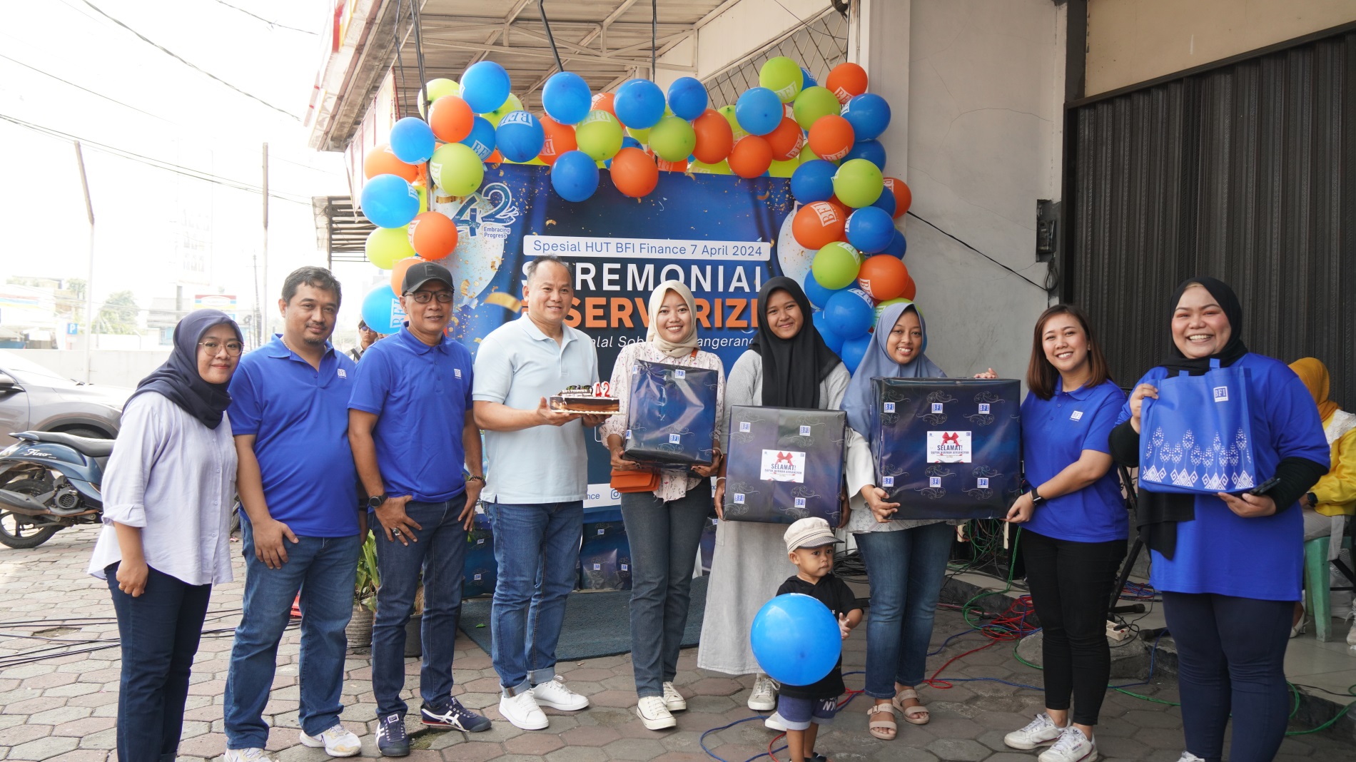 Rayakan Ulang Tahun ke-42, BFI Finance Traktir Konsumen & Sobat BFI di Balaraja, Tangerang 