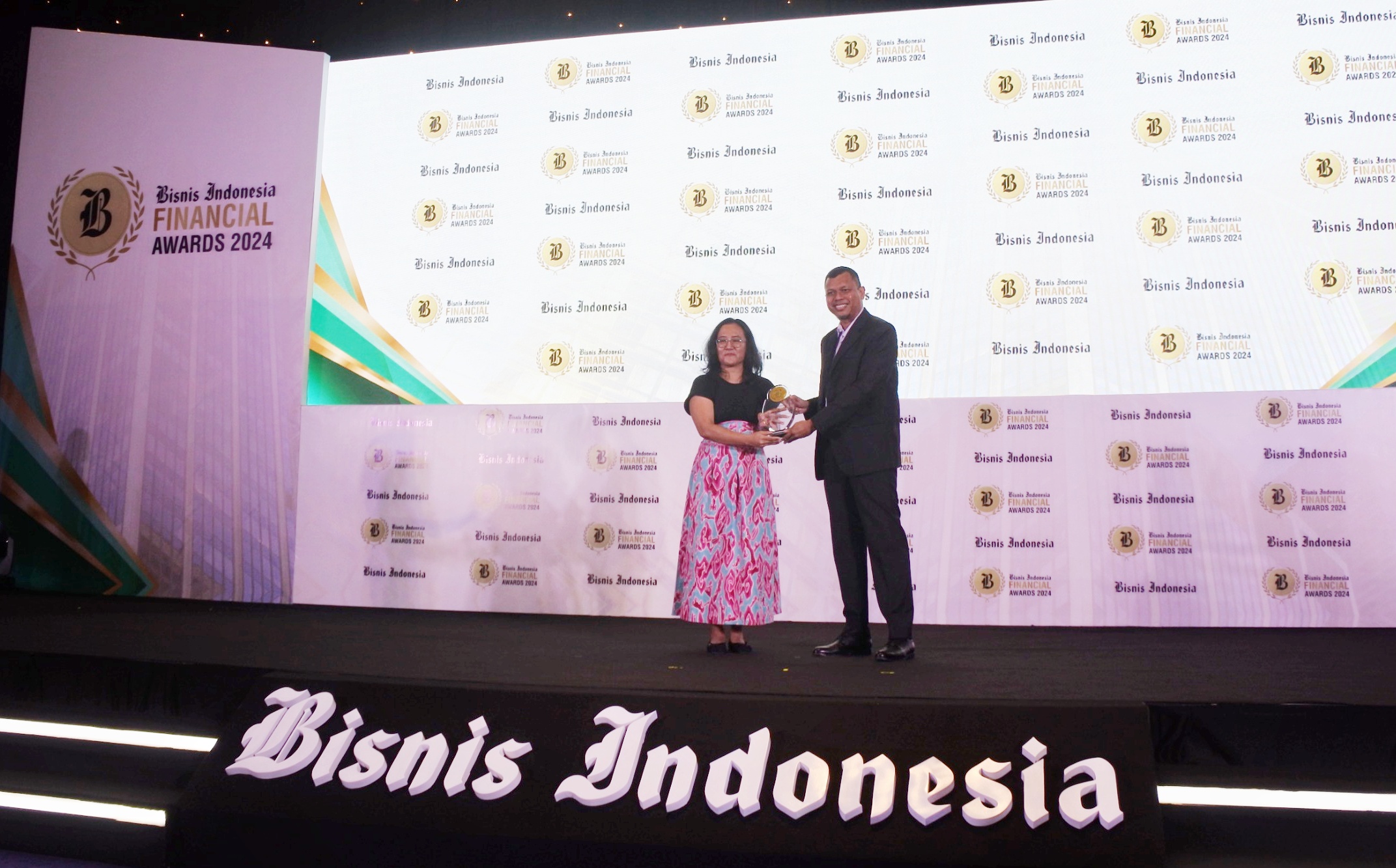 BFI Finance menjadi pemenang di kategori perusahaan multifinance go public 