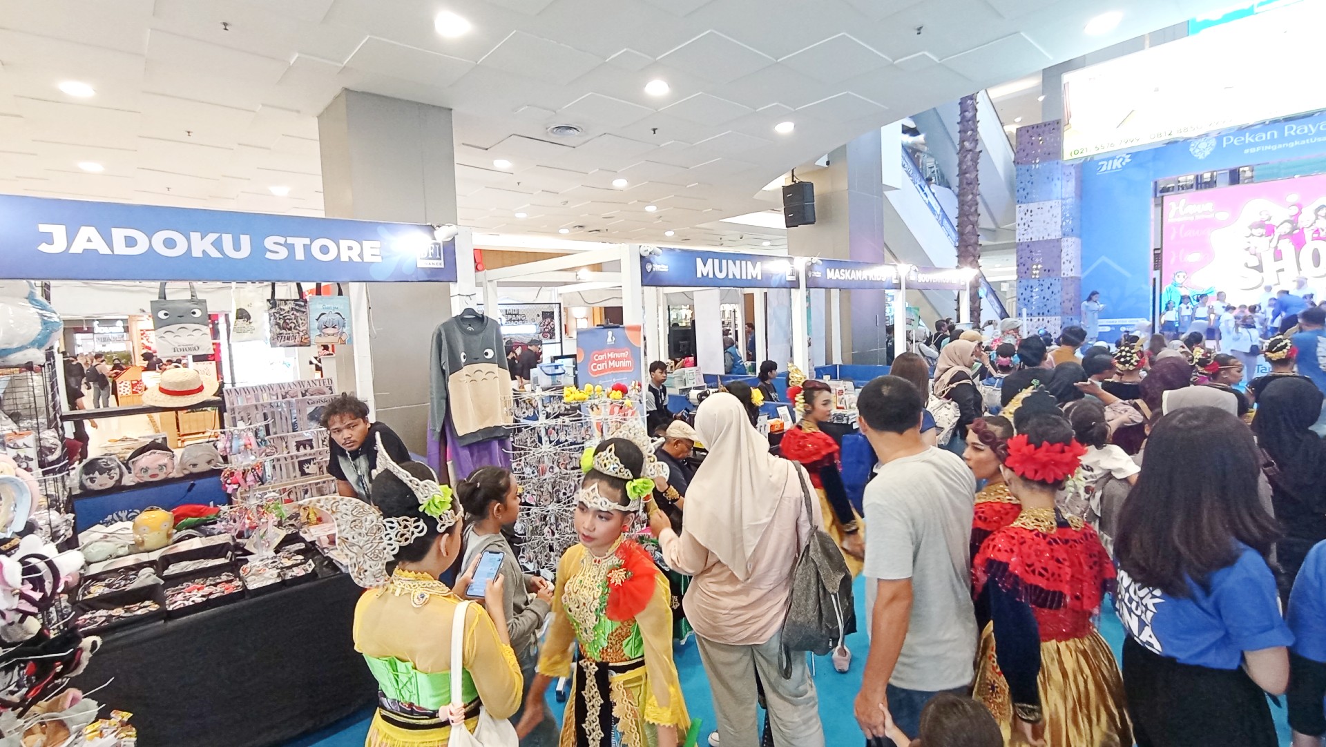 Suasana bazar yang dipadati pengunjung hingga hari terakhir