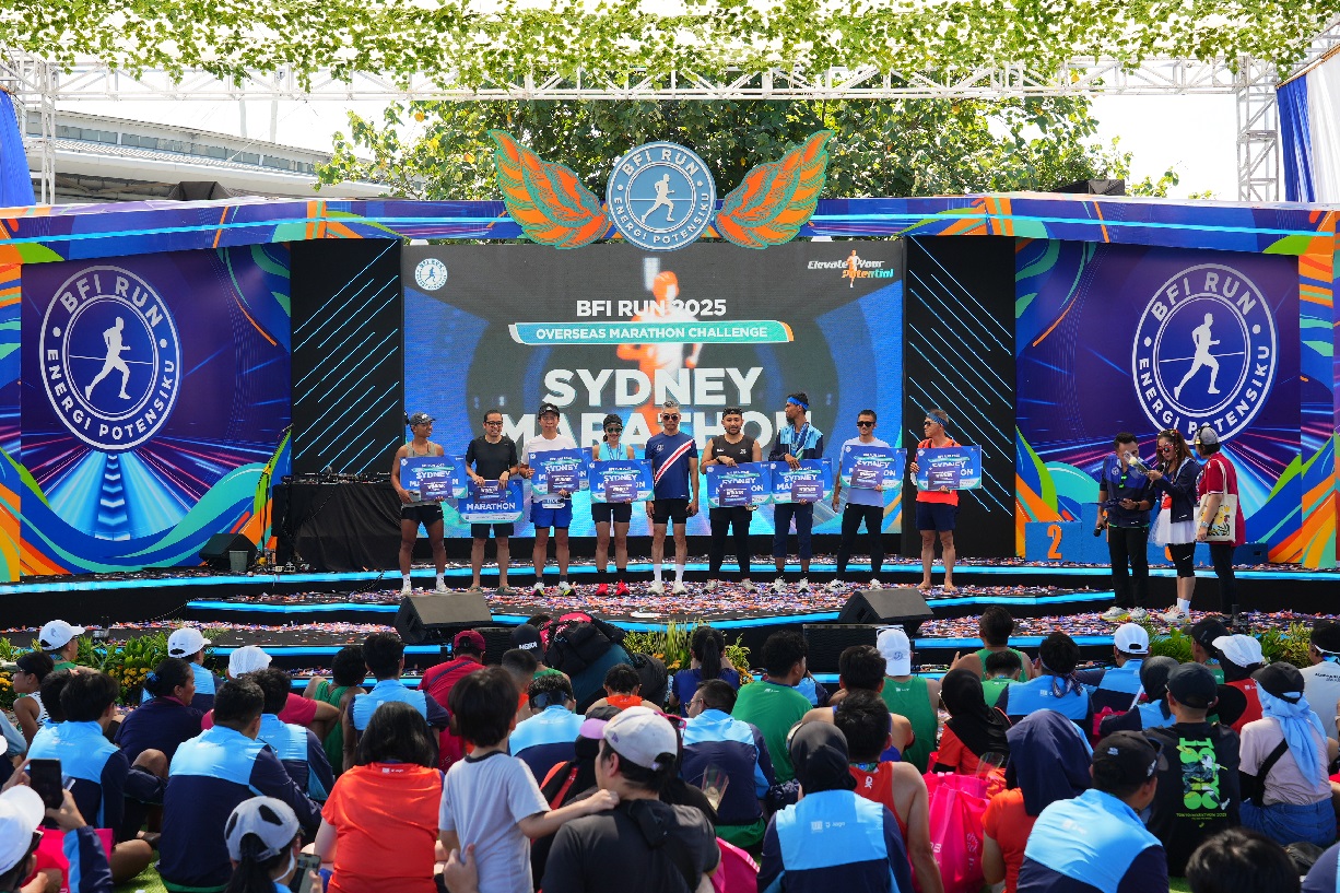 Para pemenang yang memperoleh hadiah Sydney Marathon 2025 