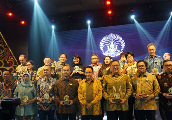 BFI Finance Raih Penghargaan Mitra Universitas Indonesia 2019